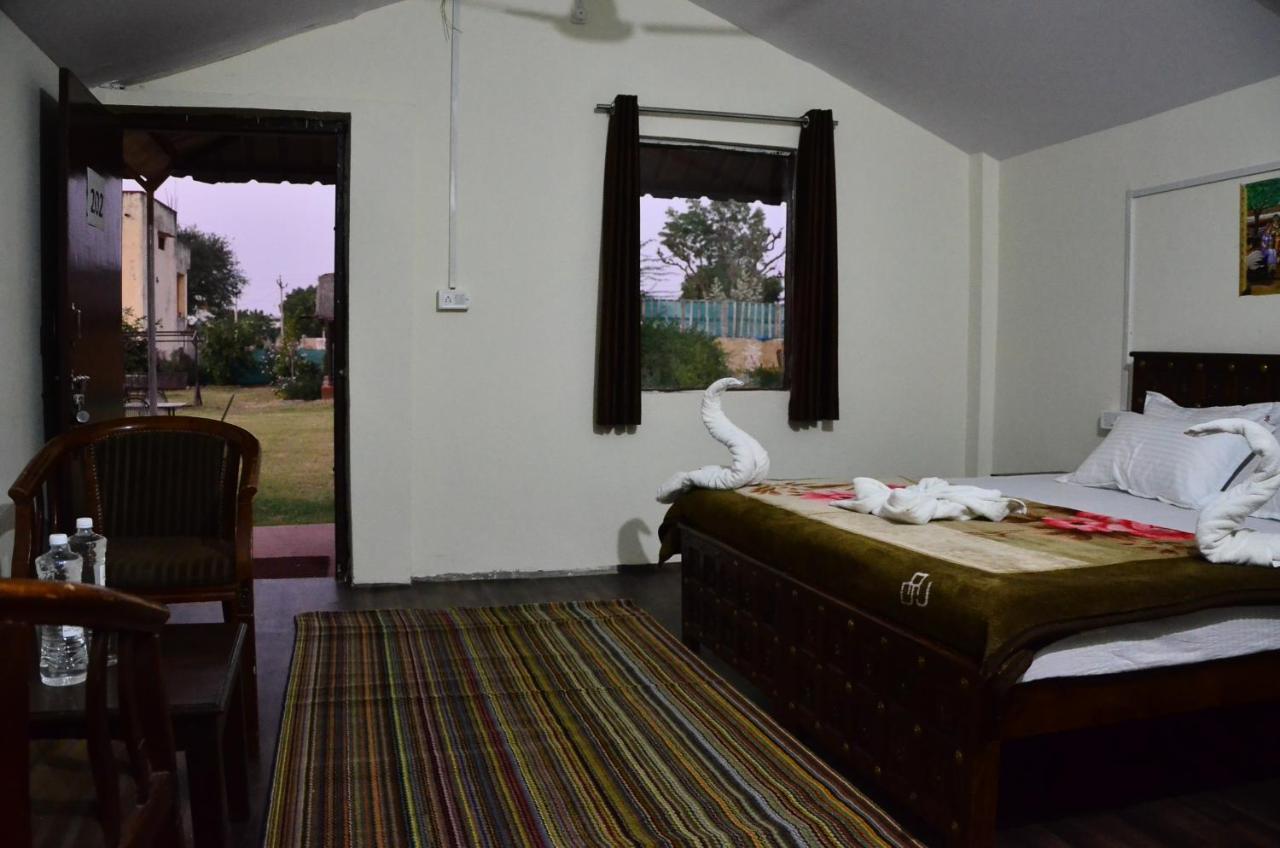 פושקאר The Narayan Resort Farm Stay מראה חיצוני תמונה